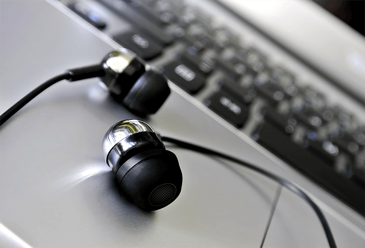 How To Use Lightning Headphones on Laptop